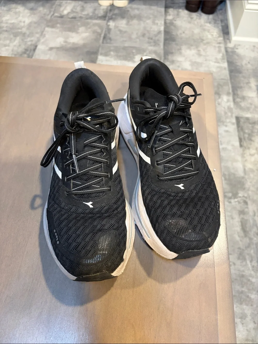 Diadora Women Size 8 Cellula 2 Running Sneakers - Black & White